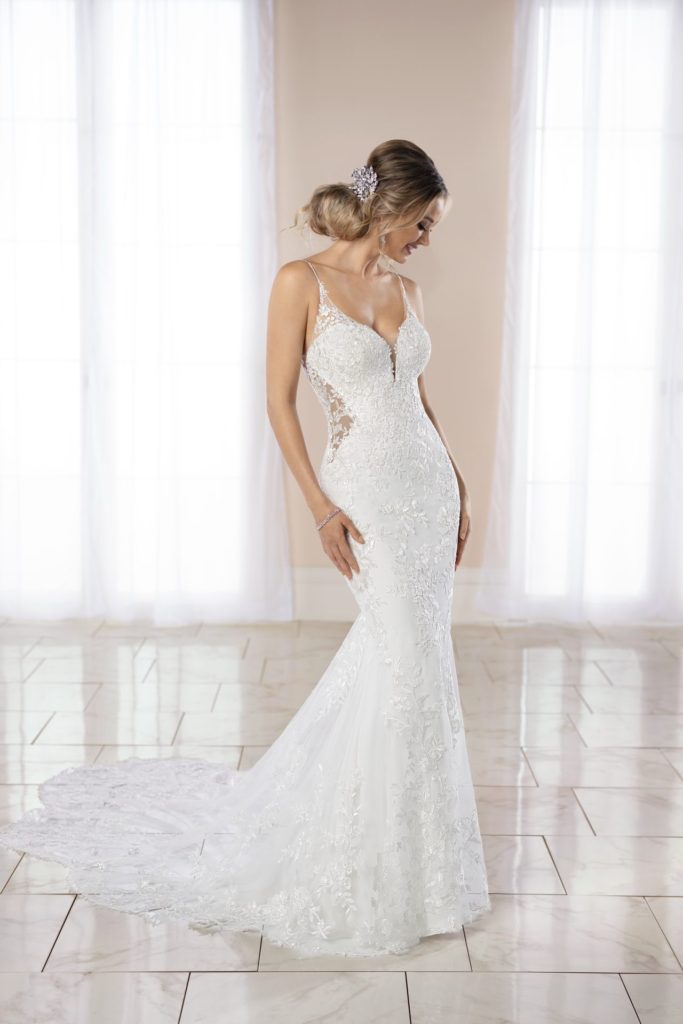 6958-Stella-York-Pure Bridal. wedding gown, fit and flare, sheath, sexy, side cutouts, lace, elegant