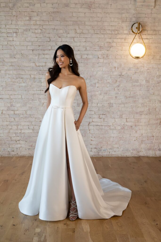 7601 Stella York Pure Bridal