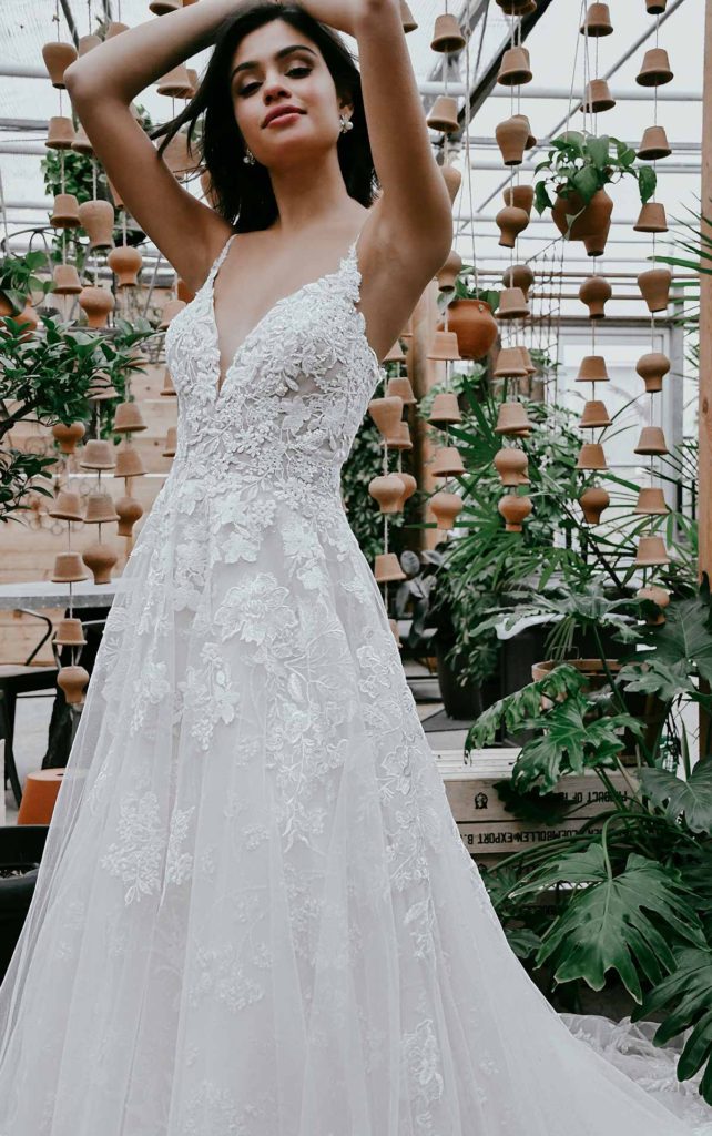 D3157 Essense of Australia PureBridal