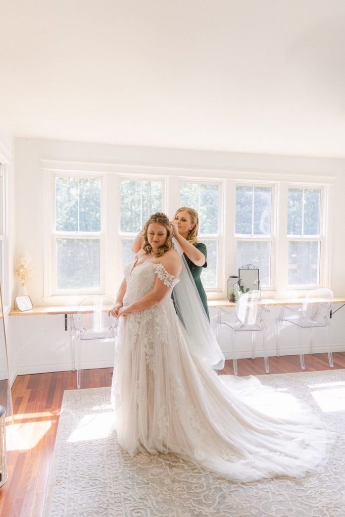 D2752 Essense of Australia Pure Bridal d