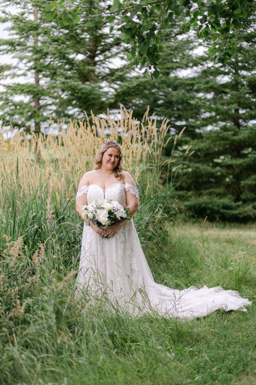 D2752 Essense of Australia Pure Bridal